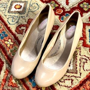 Like New Jellypop nude pumps